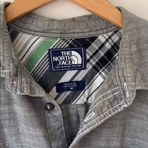 2/$25 The North Face short sleeve button down